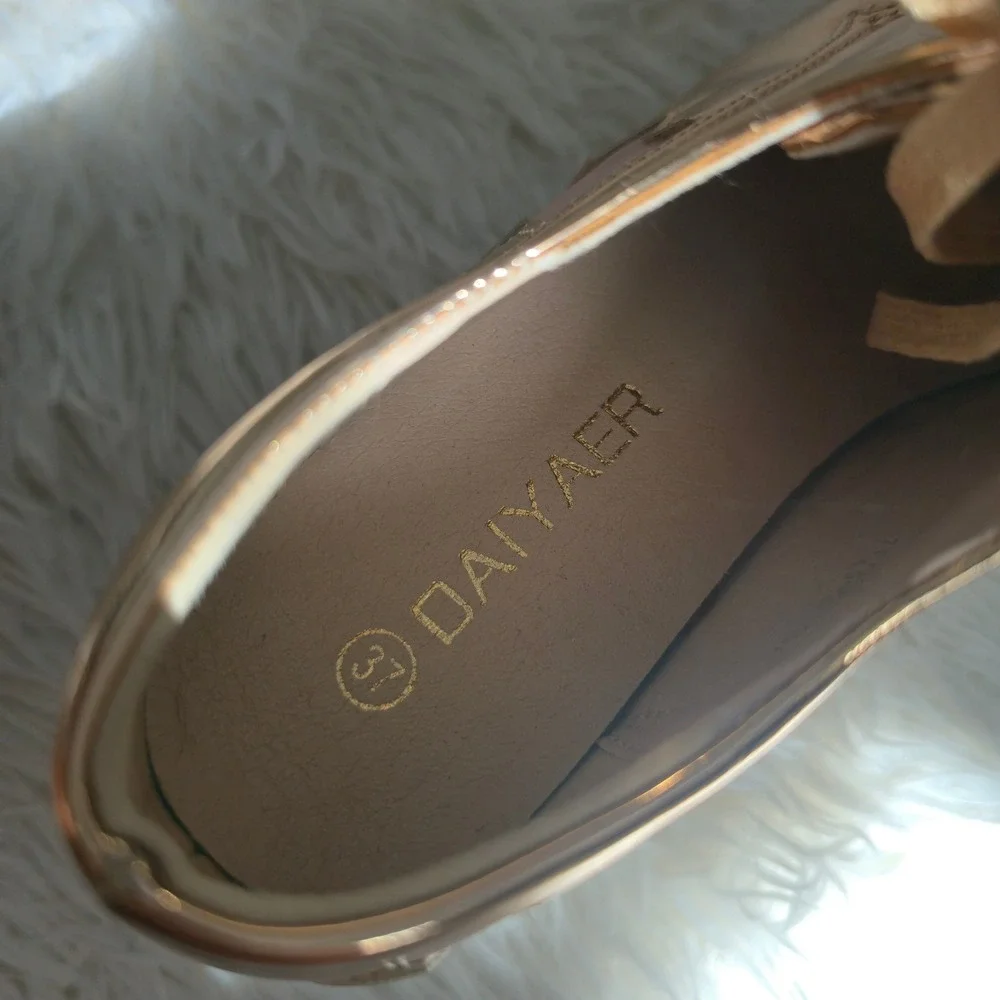 Daiyaer NWOT Rose Gold Platform Oxfords Star Creeper Wedge Shoes Size 37